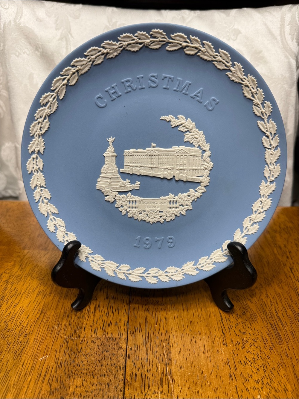 Vtg. 1979 Collectable Wedgewood jasperware Christmas plate. 8”